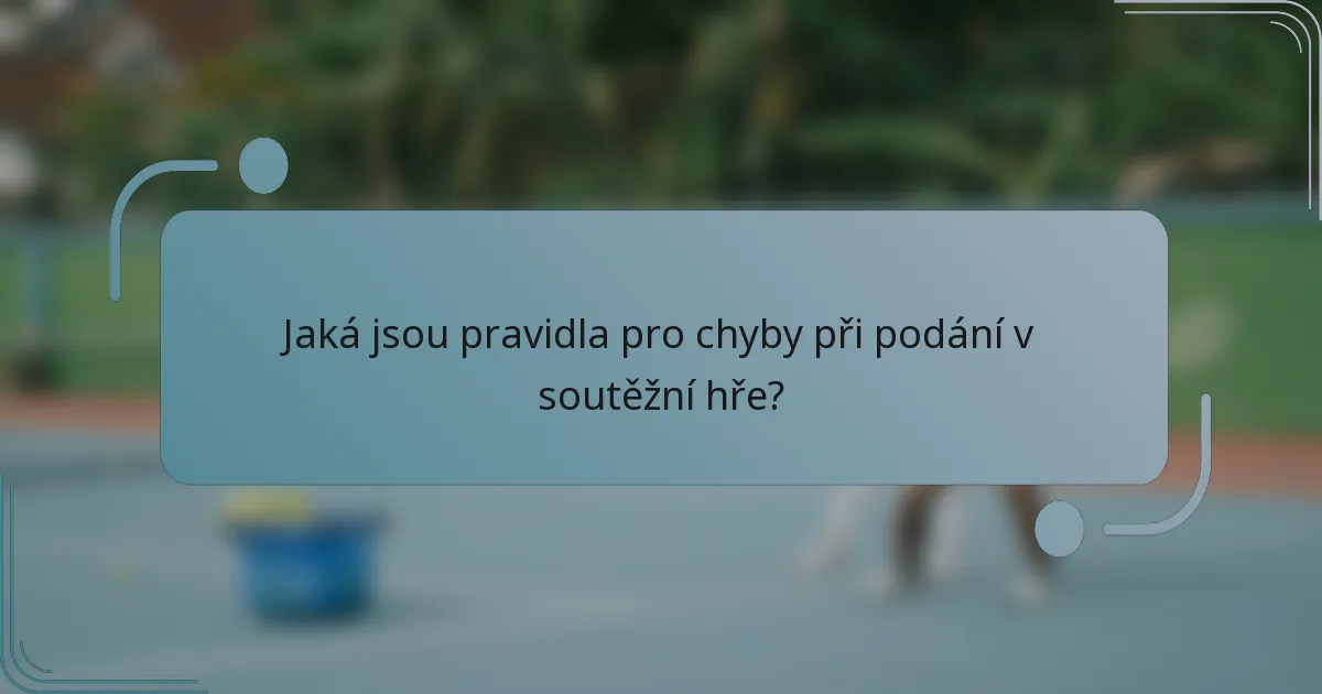 Jaká jsou pravidla pro chyby při podání v soutěžní hře?